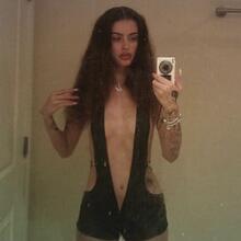  Nude