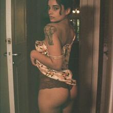 Nude