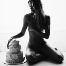  Nude
