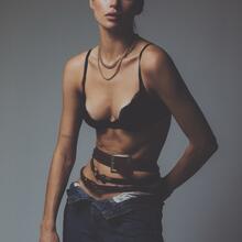  Nude