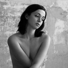  Nude