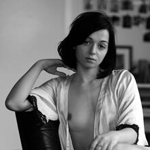  Nude