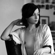  Nude