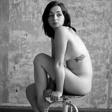  Nude