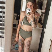  Nude