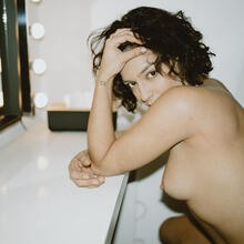  Nude