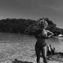  Nude