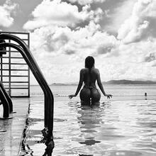  Nude