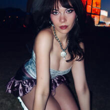  Nude