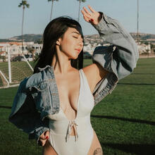  Nude