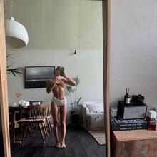  Nude