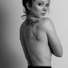  Nude