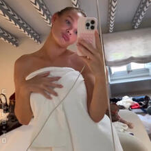  Nude