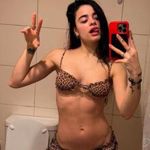  Nude