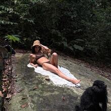  Nude