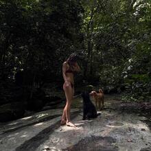  Nude