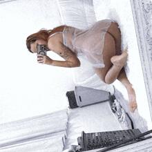  Nude