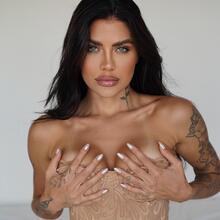  Nude