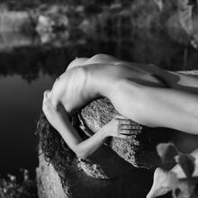  Nude