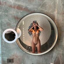  Nude