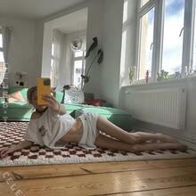  Nude
