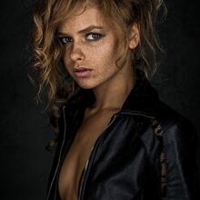  Nude
