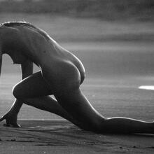  Nude