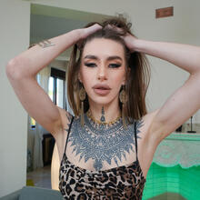  Nude