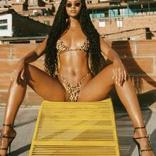  Nude