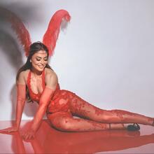  Nude