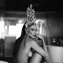  Nude