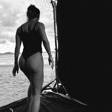  Nude