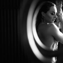  Nude
