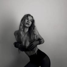  Nude
