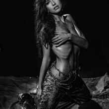  Nude