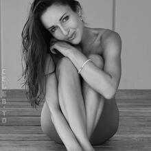  Nude
