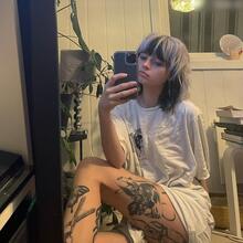  Nude