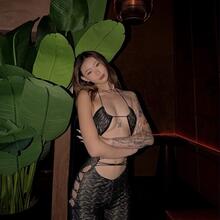  Nude