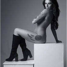  Nude