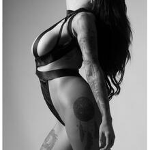  Nude
