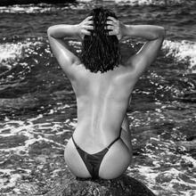  Nude