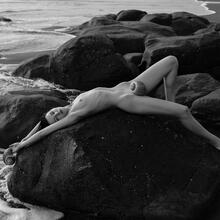  Nude