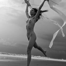  Nude