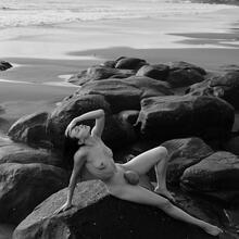  Nude