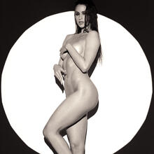  Nude