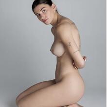  Nude