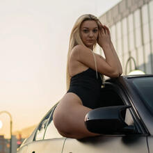  Nude