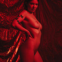  Nude