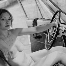  Nude