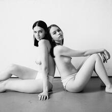  Nude